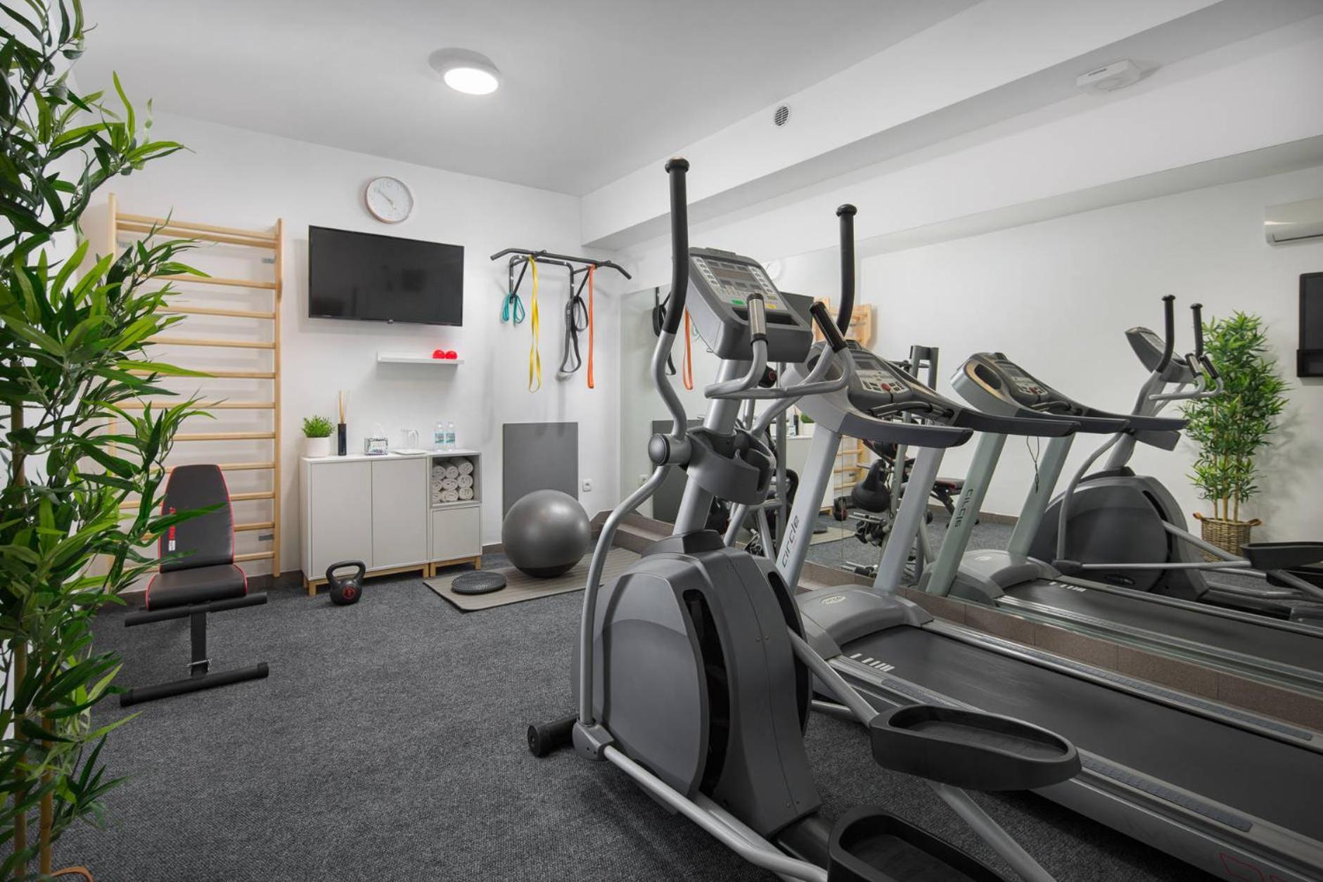 Olive Hill House - Ground Floor Apartment Слатине Екстериор снимка